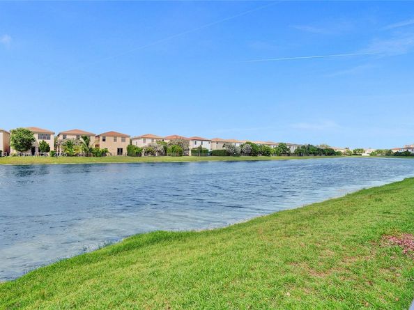 643 NE 191st Ter, Miami FL 33179