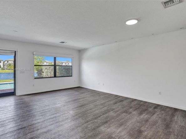 643 NE 191st Ter, Miami FL 33179