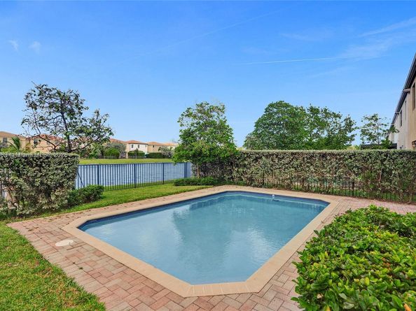 643 NE 191st Ter, Miami FL 33179