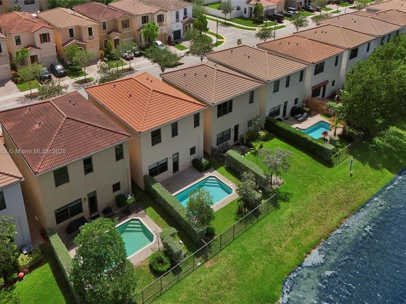 643 NE 191st Ter, Miami FL 33179