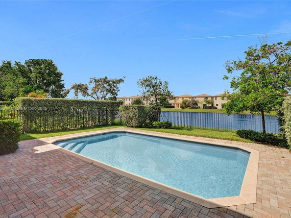 643 NE 191st Ter, Miami FL 33179