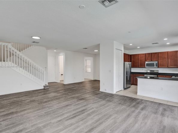 643 NE 191st Ter, Miami FL 33179