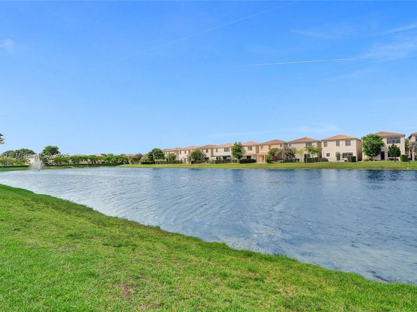 643 NE 191st Ter, Miami FL 33179