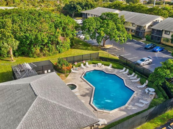 588 Trace Cir 211, Deerfield Beach FL 33441