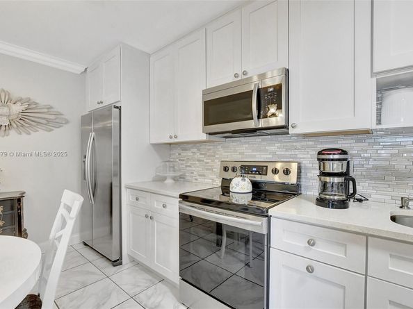 588 Trace Cir 211, Deerfield Beach FL 33441