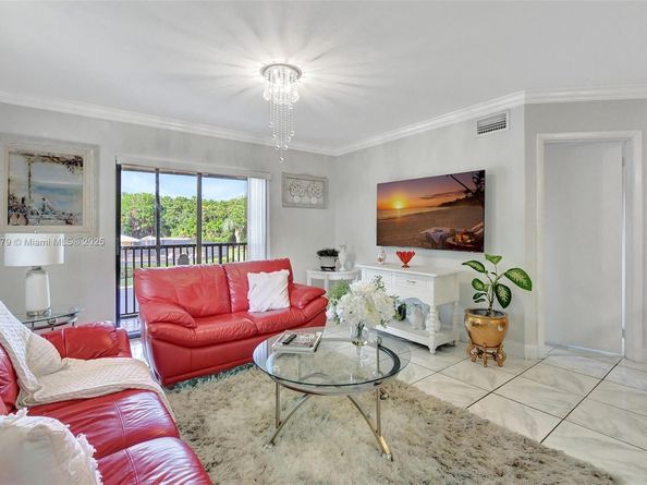 588 Trace Cir 211, Deerfield Beach FL 33441