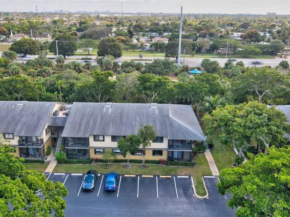 588 Trace Cir 211, Deerfield Beach FL 33441