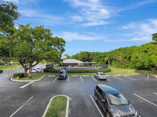 588 Trace Cir 211, Deerfield Beach FL 33441