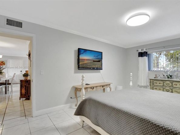 588 Trace Cir 211, Deerfield Beach FL 33441