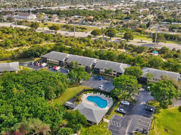 588 Trace Cir 211, Deerfield Beach FL 33441