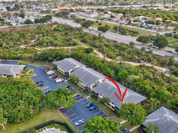 588 Trace Cir 211, Deerfield Beach FL 33441