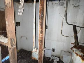 4240 NE 3rd Ave, Deerfield Beach FL 33064