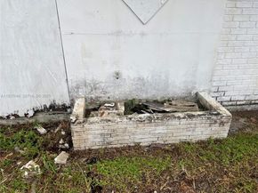 4240 NE 3rd Ave, Deerfield Beach FL 33064