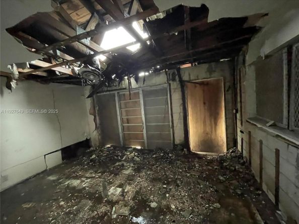 4240 NE 3rd Ave, Deerfield Beach FL 33064