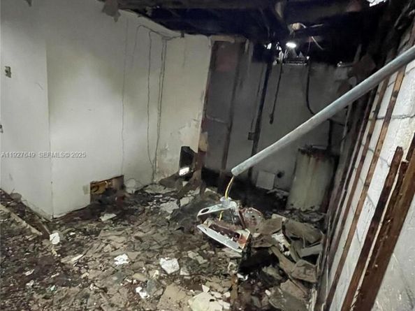 4240 NE 3rd Ave, Deerfield Beach FL 33064