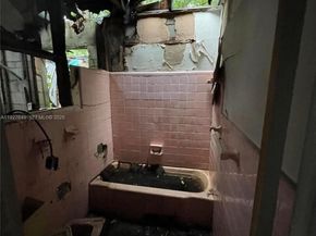 4240 NE 3rd Ave, Deerfield Beach FL 33064