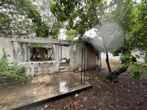 4240 NE 3rd Ave, Deerfield Beach FL 33064