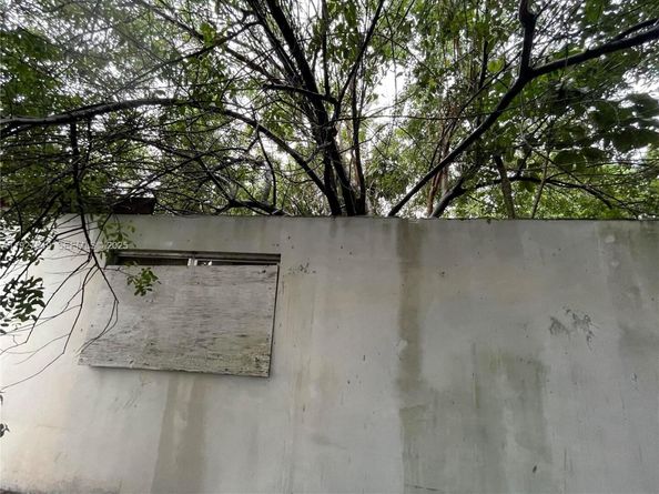 4240 NE 3rd Ave, Deerfield Beach FL 33064