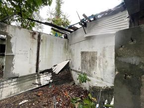 4240 NE 3rd Ave, Deerfield Beach FL 33064