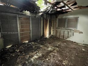 4240 NE 3rd Ave, Deerfield Beach FL 33064