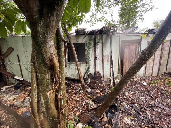 4240 NE 3rd Ave, Deerfield Beach FL 33064