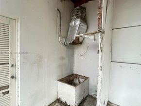 4240 NE 3rd Ave, Deerfield Beach FL 33064