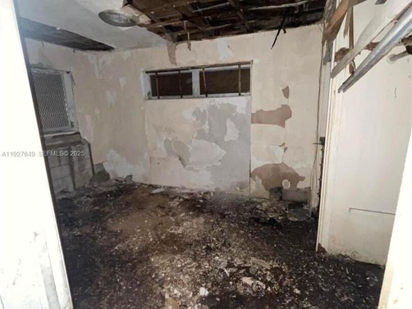 4240 NE 3rd Ave, Deerfield Beach FL 33064