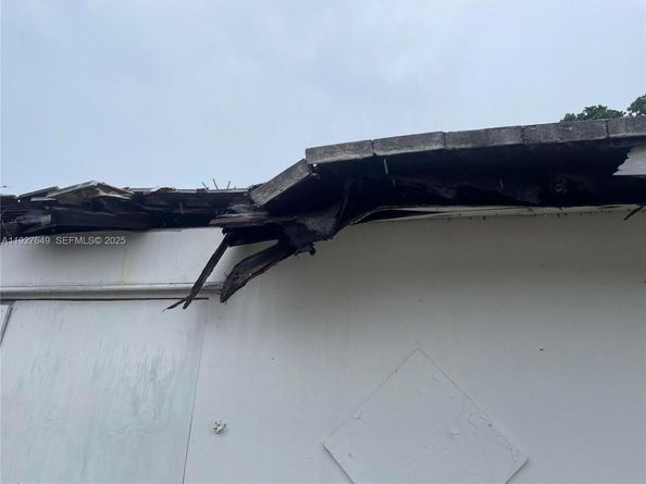 4240 NE 3rd Ave, Deerfield Beach FL 33064