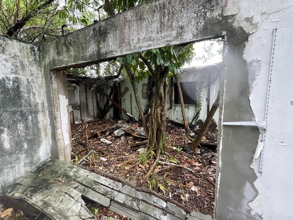 4240 NE 3rd Ave, Deerfield Beach FL 33064