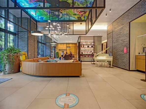 121 NE 34th St 2205, Miami FL 33137