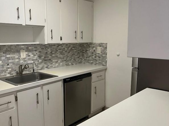 20760 NE 4th Ct 207, Miami FL 33179