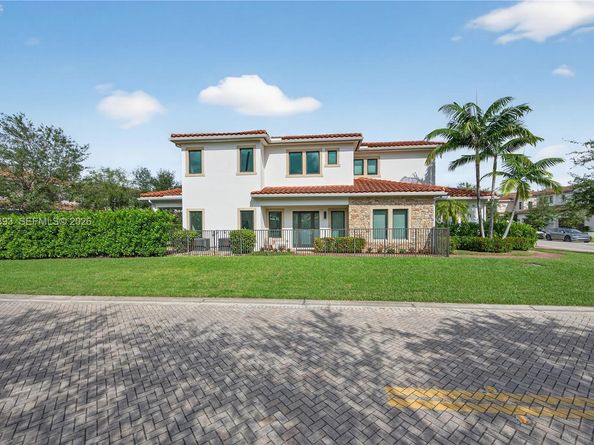 5999 E Brookfield Cir E, Hollywood FL 33312