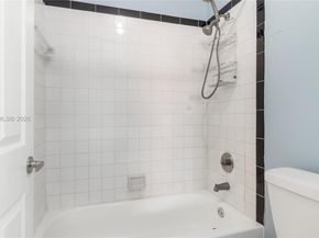 20820 San Simeon Way 24G, Miami FL 33179