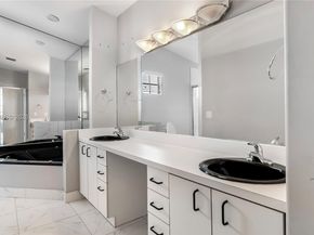 20820 San Simeon Way 24G, Miami FL 33179