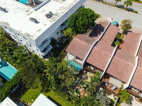 2520 NE 9th St, Fort Lauderdale FL 33304