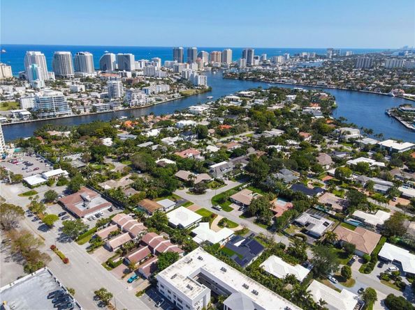 2520 NE 9th St, Fort Lauderdale FL 33304