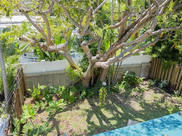 2520 NE 9th St, Fort Lauderdale FL 33304