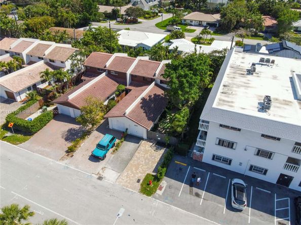2520 NE 9th St, Fort Lauderdale FL 33304