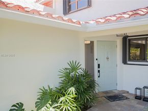 2520 NE 9th St, Fort Lauderdale FL 33304