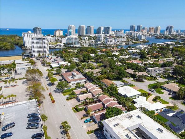 2520 NE 9th St, Fort Lauderdale FL 33304