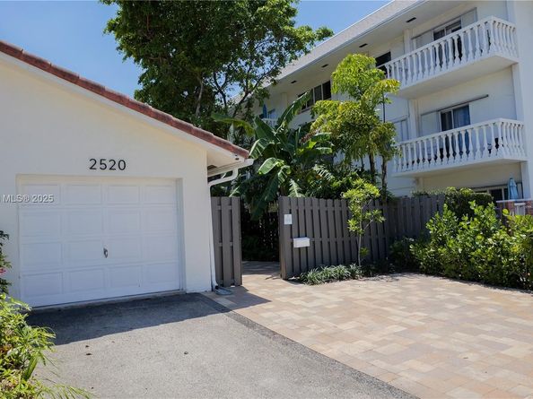 2520 NE 9th St, Fort Lauderdale FL 33304