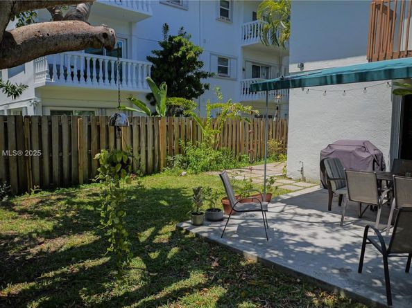 2520 NE 9th St, Fort Lauderdale FL 33304