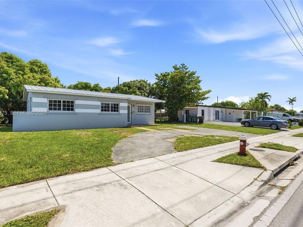 998 W 68th St, Hialeah FL 33014
