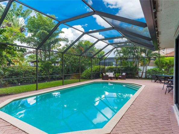 1411 NW 179th Ave, Pembroke Pines FL 33029