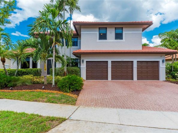 1411 NW 179th Ave, Pembroke Pines FL 33029