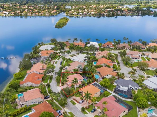 1411 NW 179th Ave, Pembroke Pines FL 33029