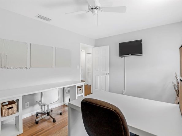 1411 NW 179th Ave, Pembroke Pines FL 33029