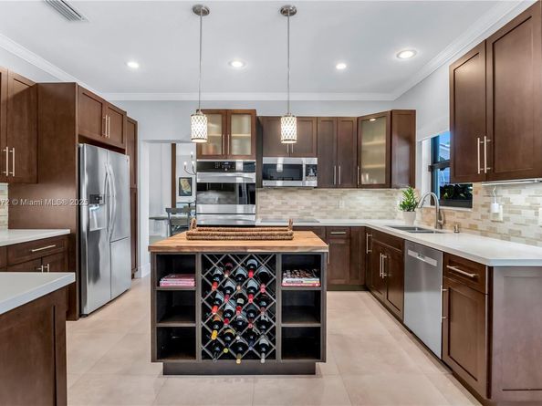 1411 NW 179th Ave, Pembroke Pines FL 33029
