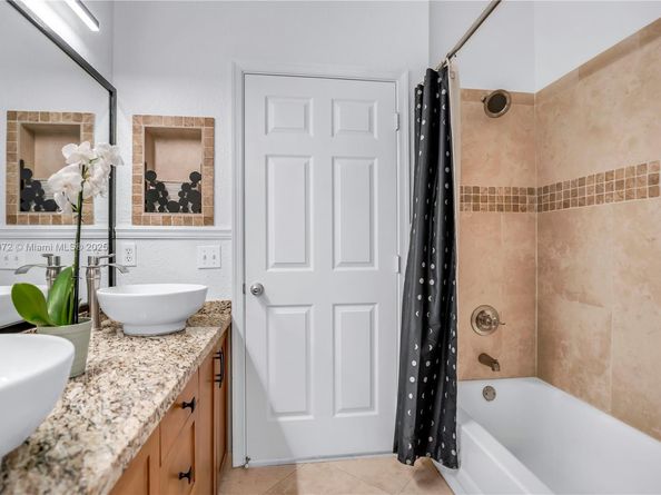 1411 NW 179th Ave, Pembroke Pines FL 33029