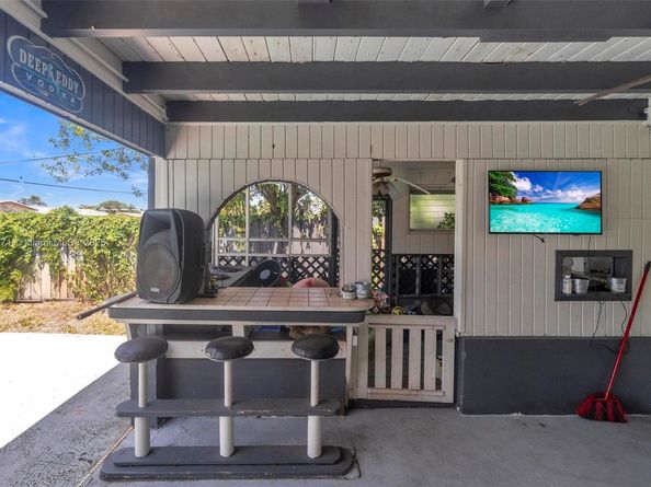 1371 NW 198th St, Miami Gardens FL 33169